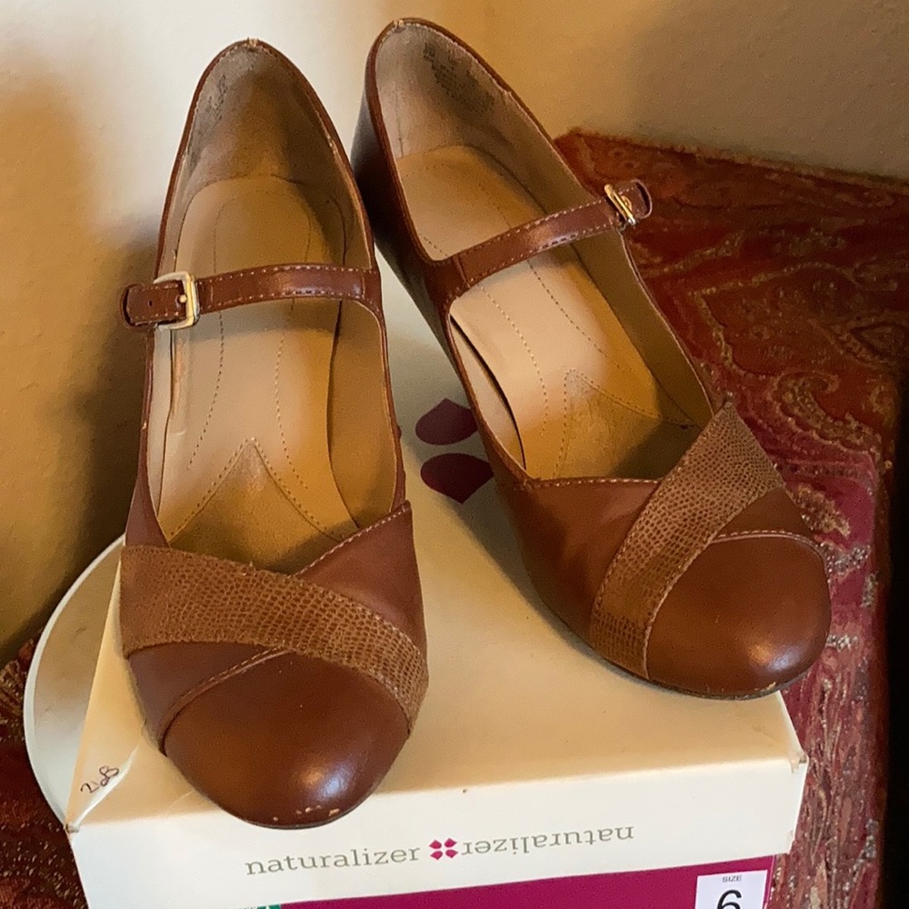 Naturalizer Tan/Carmel Heels